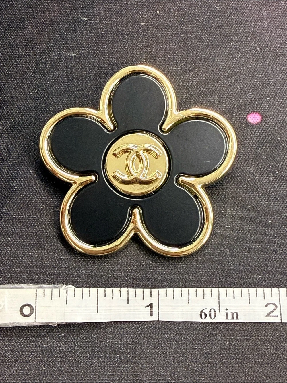 Fashion Jewelry Black and Gold Flower-Shape Brooch